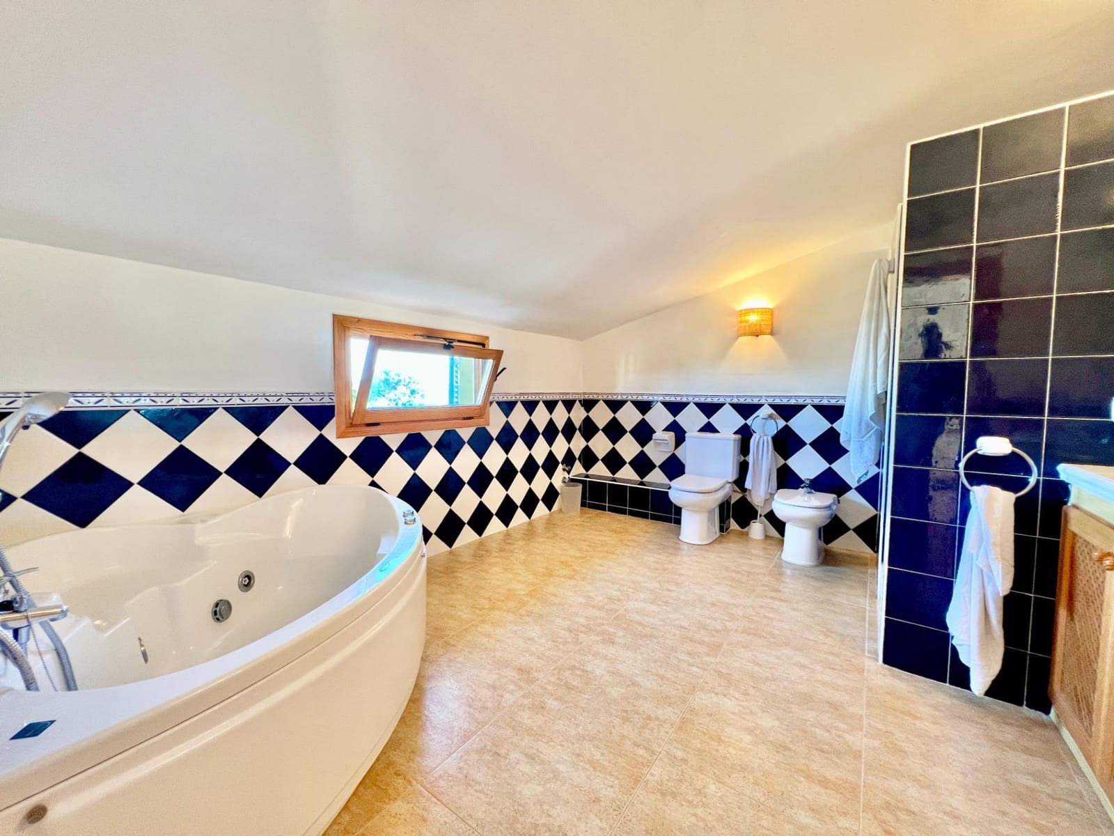 3 bedroom Penthouse for rent in Campos with pool garage - € 2,350 (Ref: 9780512)