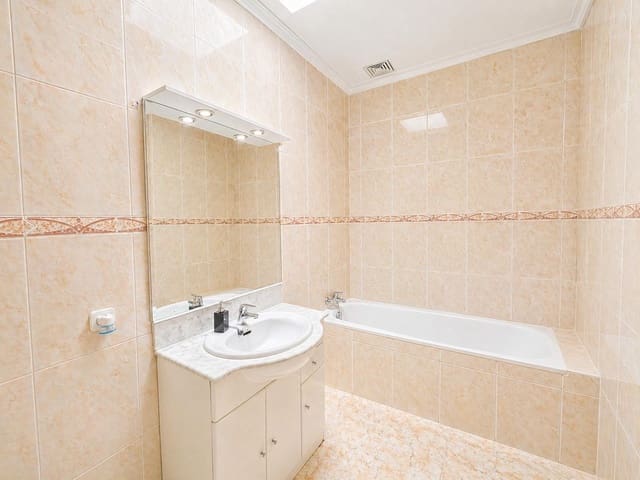 2 makuuhuone Omakotitalo myytävänä paikassa Palma de Mallorca mukana 
autotalli - 380 000 € (Ref: 9815831)