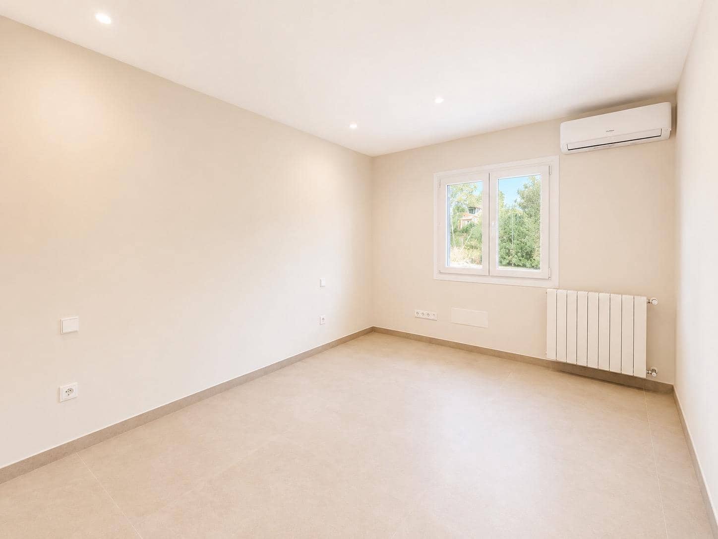 4 makuuhuone Huvila vuokrattavana paikassa Cala Pi mukana uima-altaan 
autotalli - 4 500 € (Ref: 9860073)