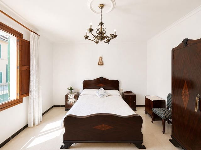 4 bedroom Villa for sale in Alaró with garage - € 1,100,000 (Ref: 9866982)