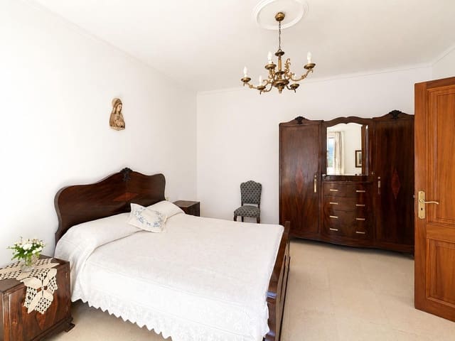 4 bedroom Villa for sale in Alaró with garage - € 1,100,000 (Ref: 9866982)