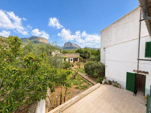 4 bedroom Villa for sale in Alaró with garage - € 1,100,000 (Ref: 9866982)
