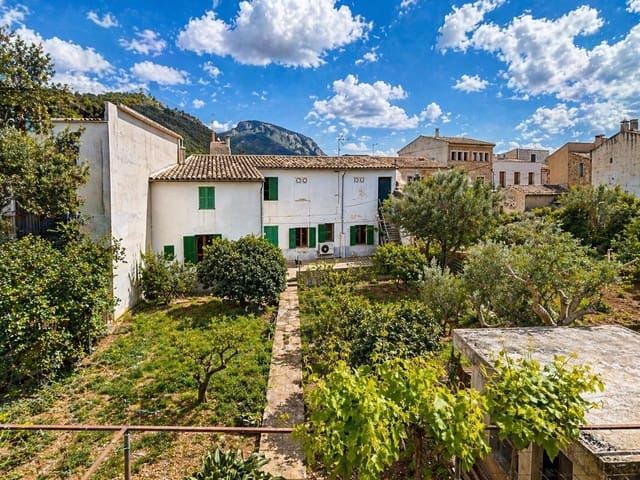 4 bedroom Villa for sale in Alaró with garage - € 1,100,000 (Ref: 9866982)
