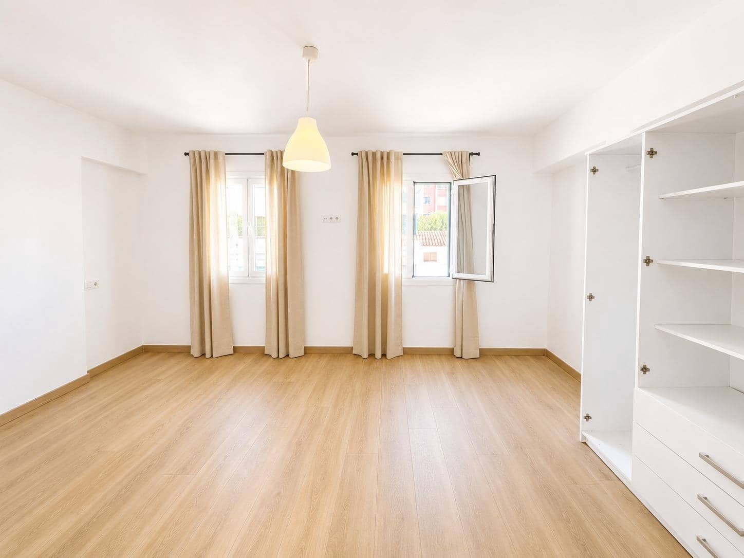 3 bedroom Flat for rent in Palma de Mallorca - € 1,650 (Ref: 9929358)
