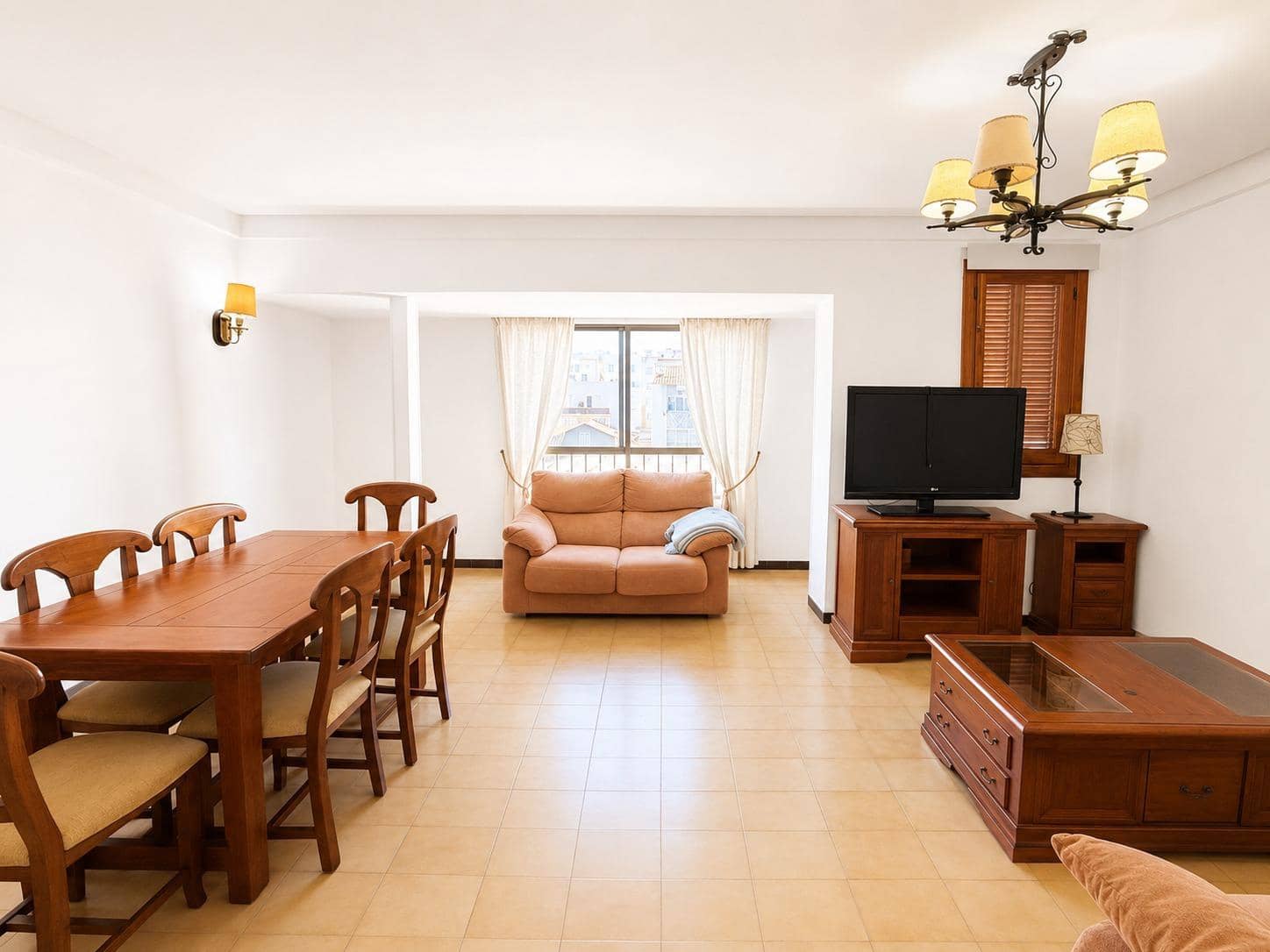 4 quarto Apartamento para arrendar em Palma de Mallorca - 1 750 € (Ref: 9945698)