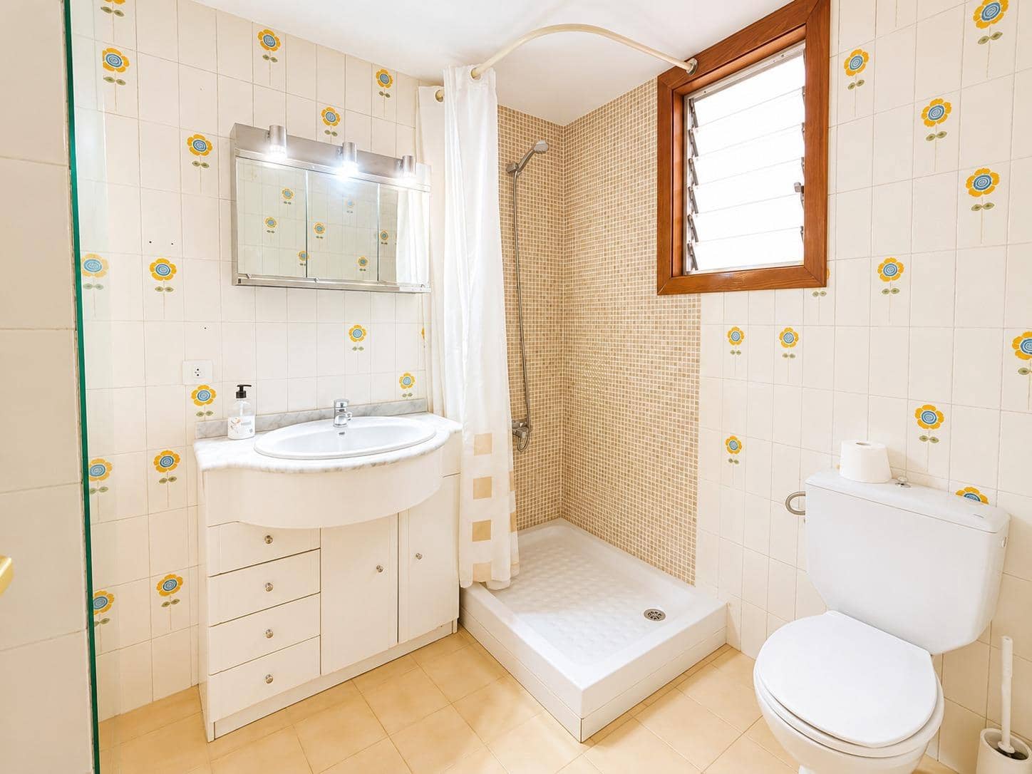 4 quarto Apartamento para arrendar em Palma de Mallorca - 1 750 € (Ref: 9945698)