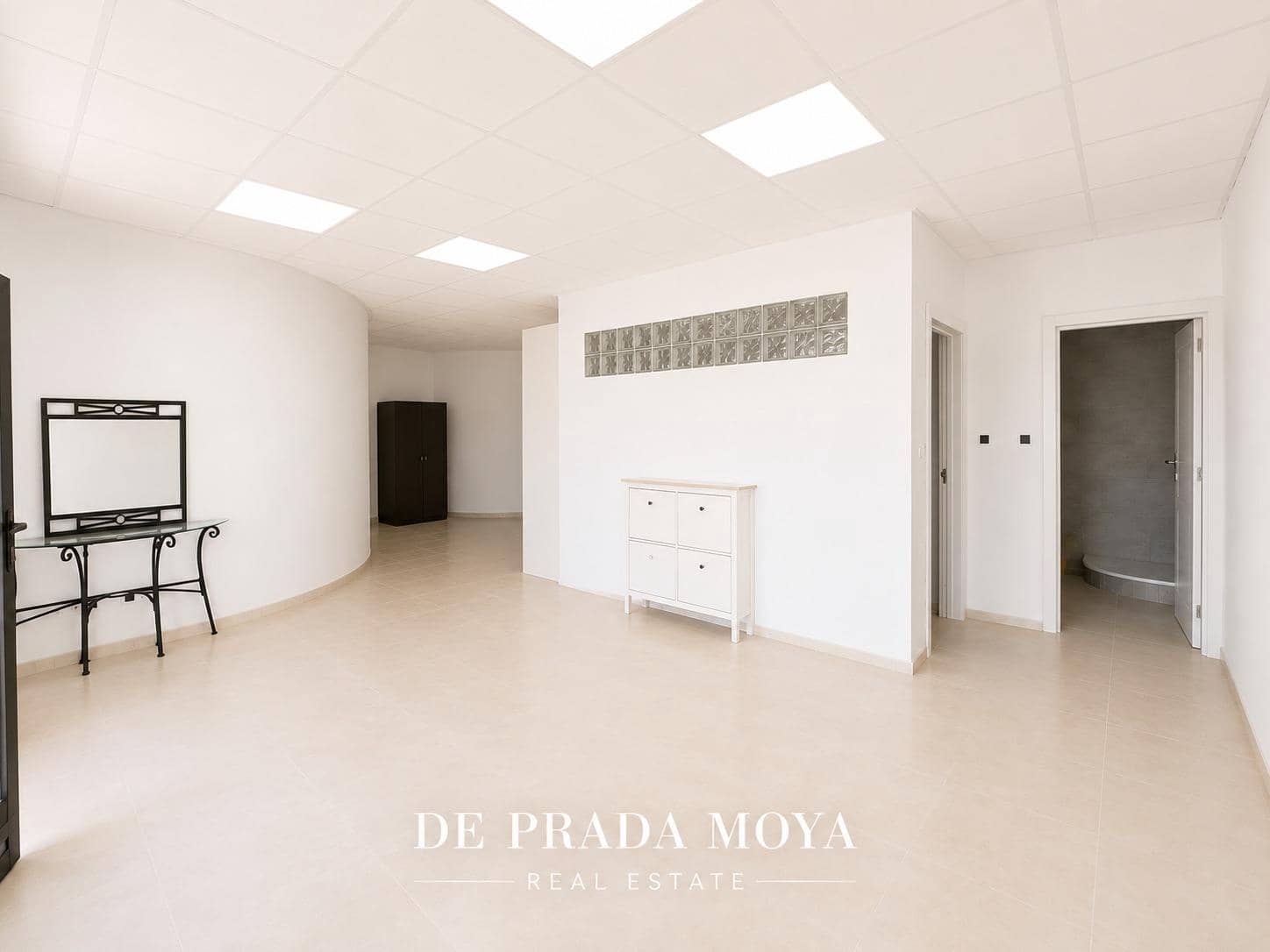 2 bedroom Commercial for sale in Portocristo / Port de Manacor with garage - € 195,000 (Ref: 9986854)