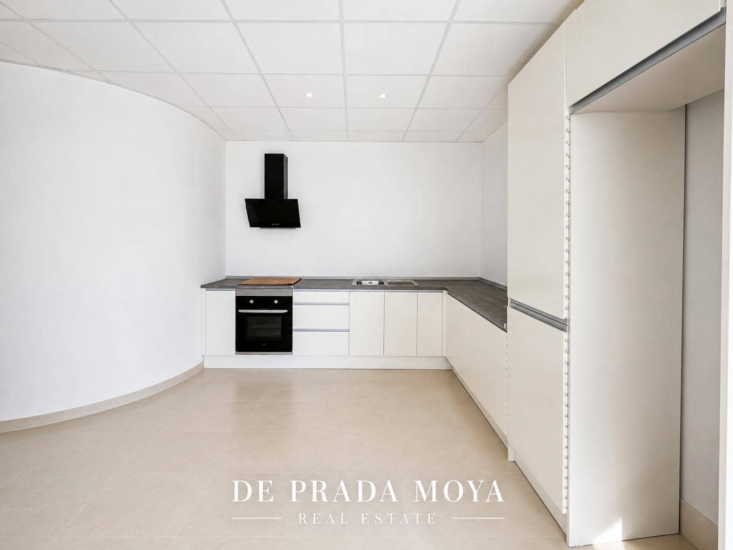 2 bedroom Commercial for sale in Portocristo / Port de Manacor with garage - € 195,000 (Ref: 9986854)