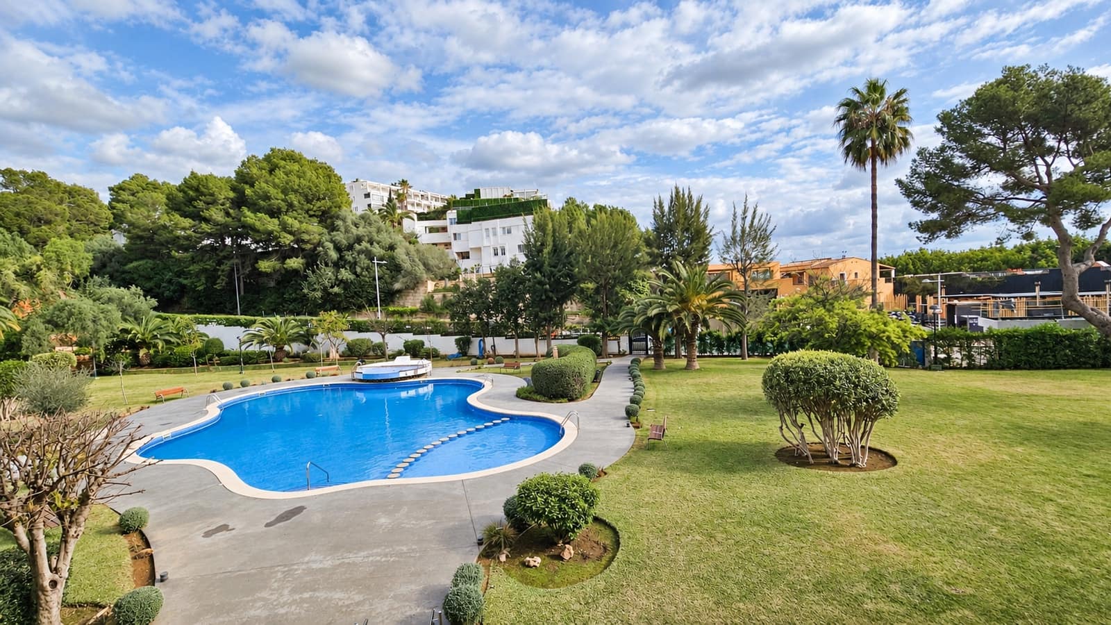 2 bedroom Apartment for sale in Puerto Portals with pool - € 929,000 (Ref: 10168885)