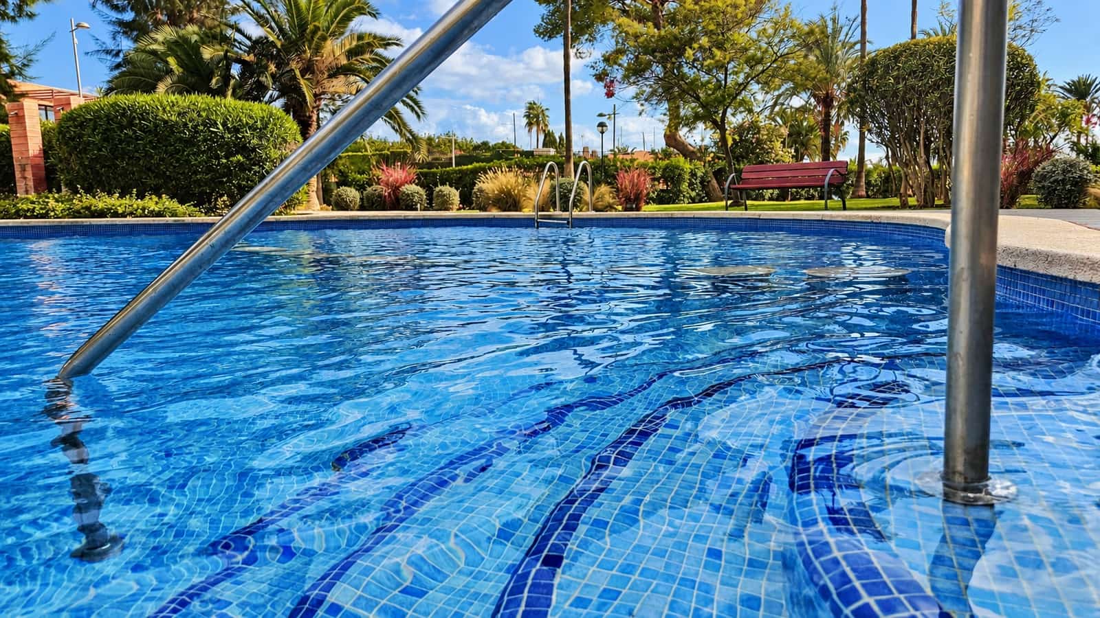 2 bedroom Apartment for sale in Puerto Portals with pool - € 929,000 (Ref: 10168885)