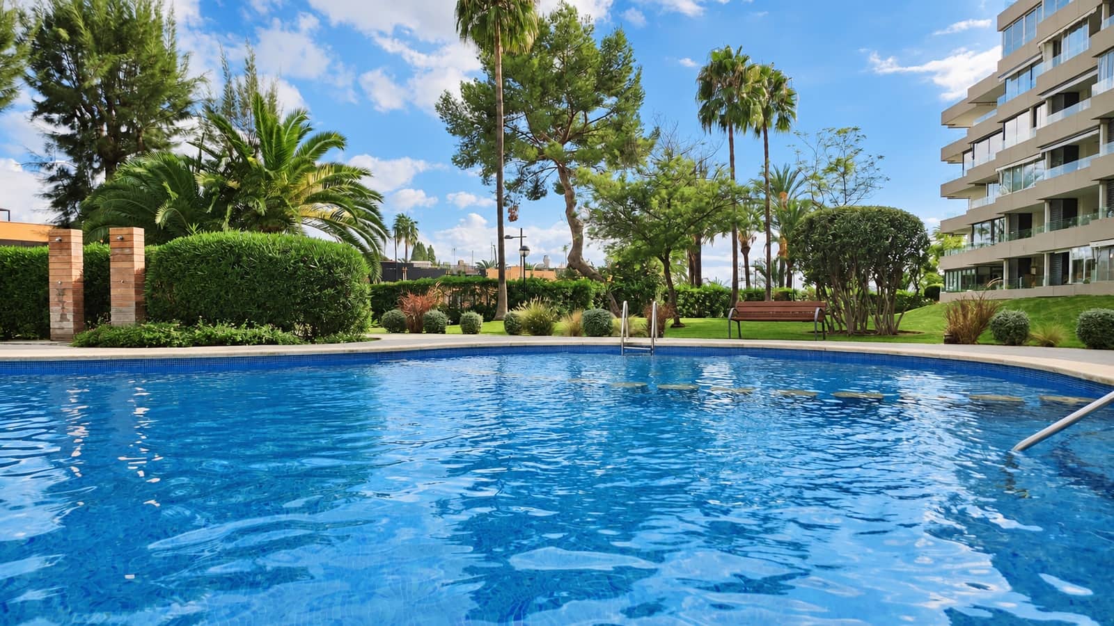 2 bedroom Apartment for sale in Puerto Portals with pool - € 929,000 (Ref: 10168885)