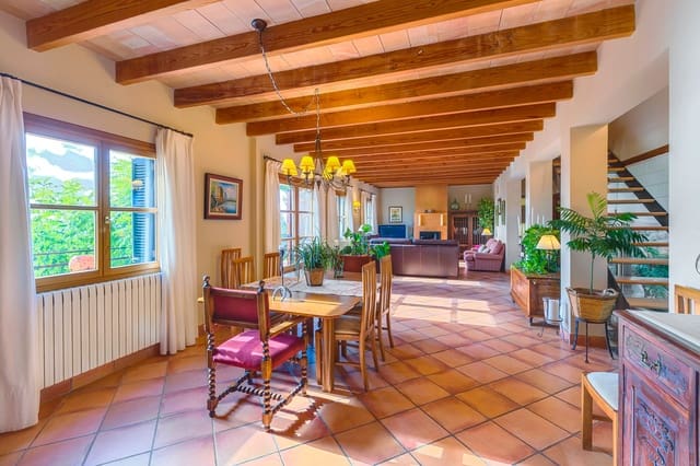 6 bedroom Finca/Country House for sale in Alaró with pool garage - € 3,800,000 (Ref: 7402036)