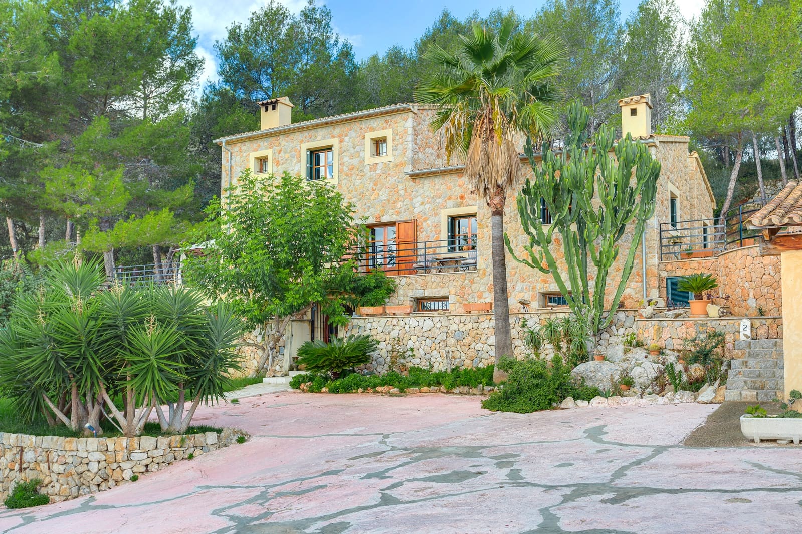 6 bedroom Finca/Country House for sale in Alaro with pool garage - € 3,800,000 (Ref: 7402036)