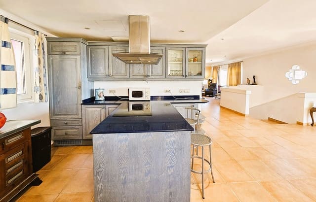 3 Zimmer Villa zu verkaufen in Santa Ponsa, Calvià mit Pool Garage - 1.750.000 € (Ref: 7508354)