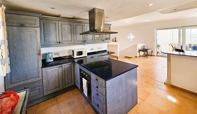 3 Zimmer Villa zu verkaufen in Santa Ponsa, Calvià mit Pool Garage - 1.750.000 € (Ref: 7508354)