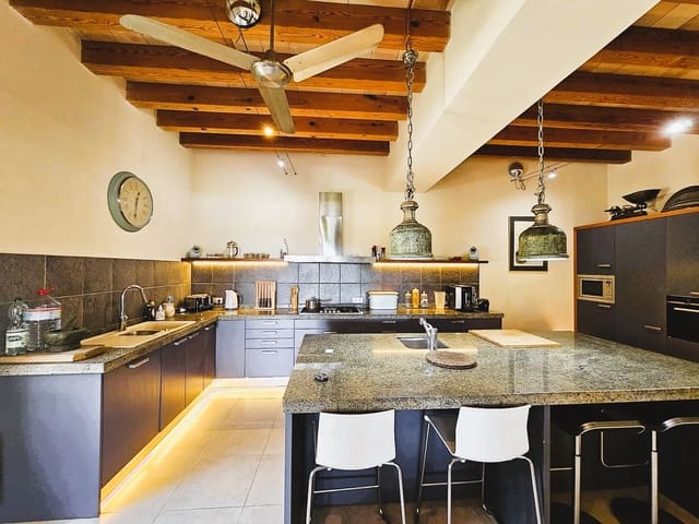 Finca/Casa Rural de 6 habitaciones en Santanyí en venta con piscina garaje - 3.200.000 € (Ref: 7528738)