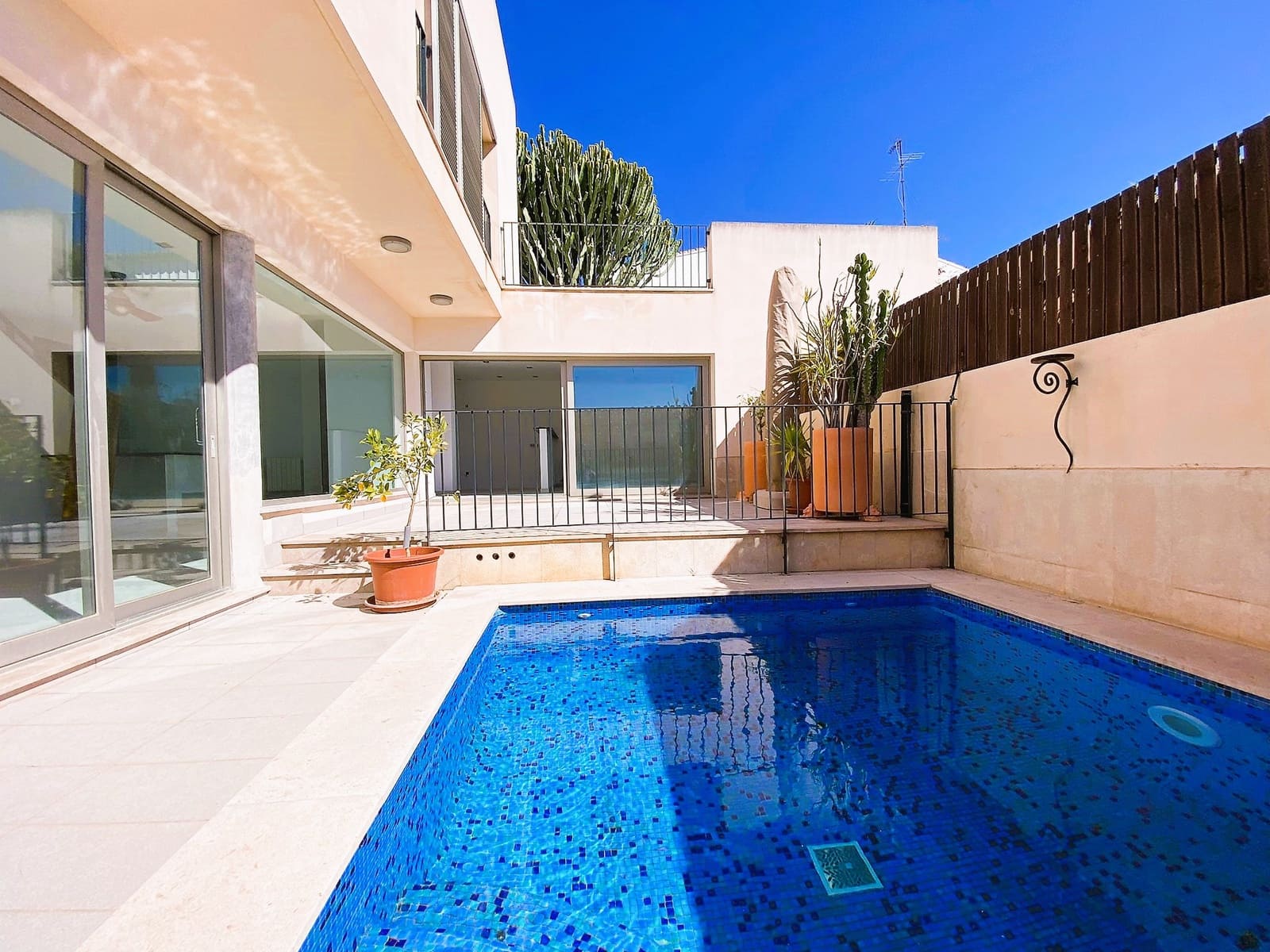 3 Zimmer Villa zu verkaufen in Genova mit Pool Garage - 1.200.000 € (Ref: 8280062)