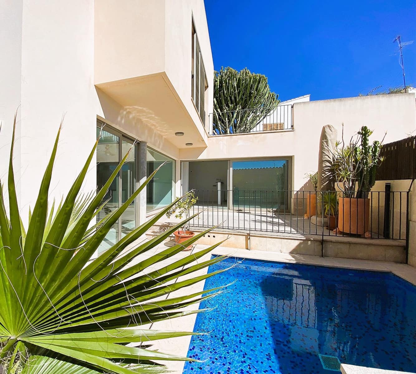 3 Zimmer Villa zu verkaufen in Genova mit Pool Garage - 1.200.000 € (Ref: 8280062)