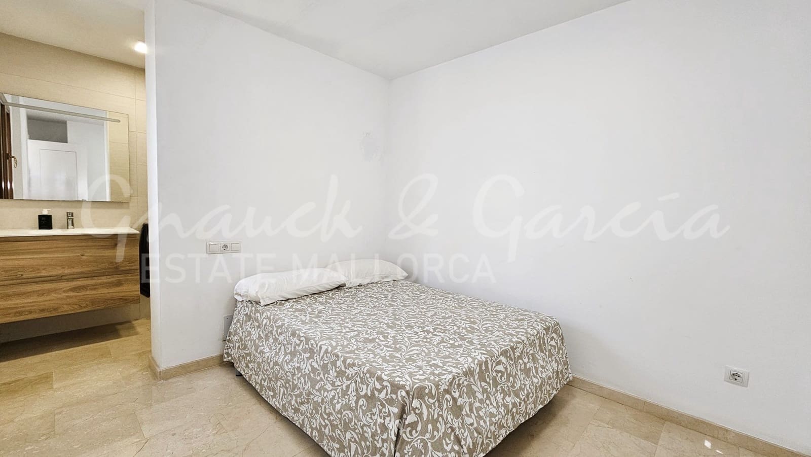 5 slaapkamer Halfvrijstaande villa te koop in Son Veri Nou met garage - € 770.000 (Ref: 8780906)