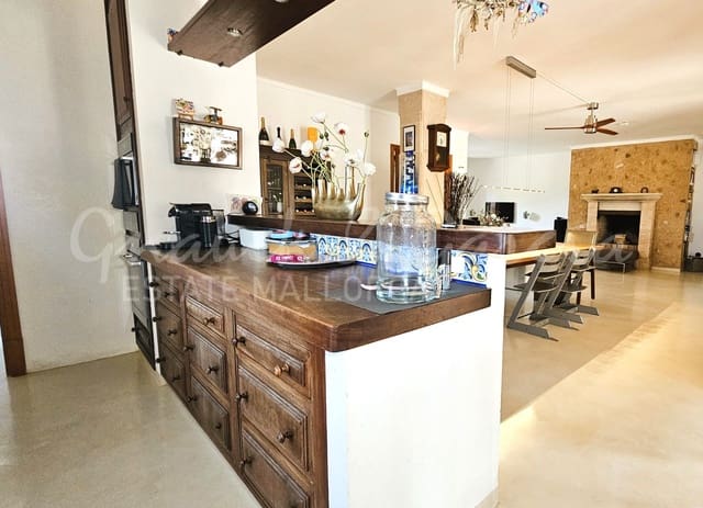 8 bedroom Finca/Country House for sale in Campos with pool garage - € 2,430,000 (Ref: 8837124)