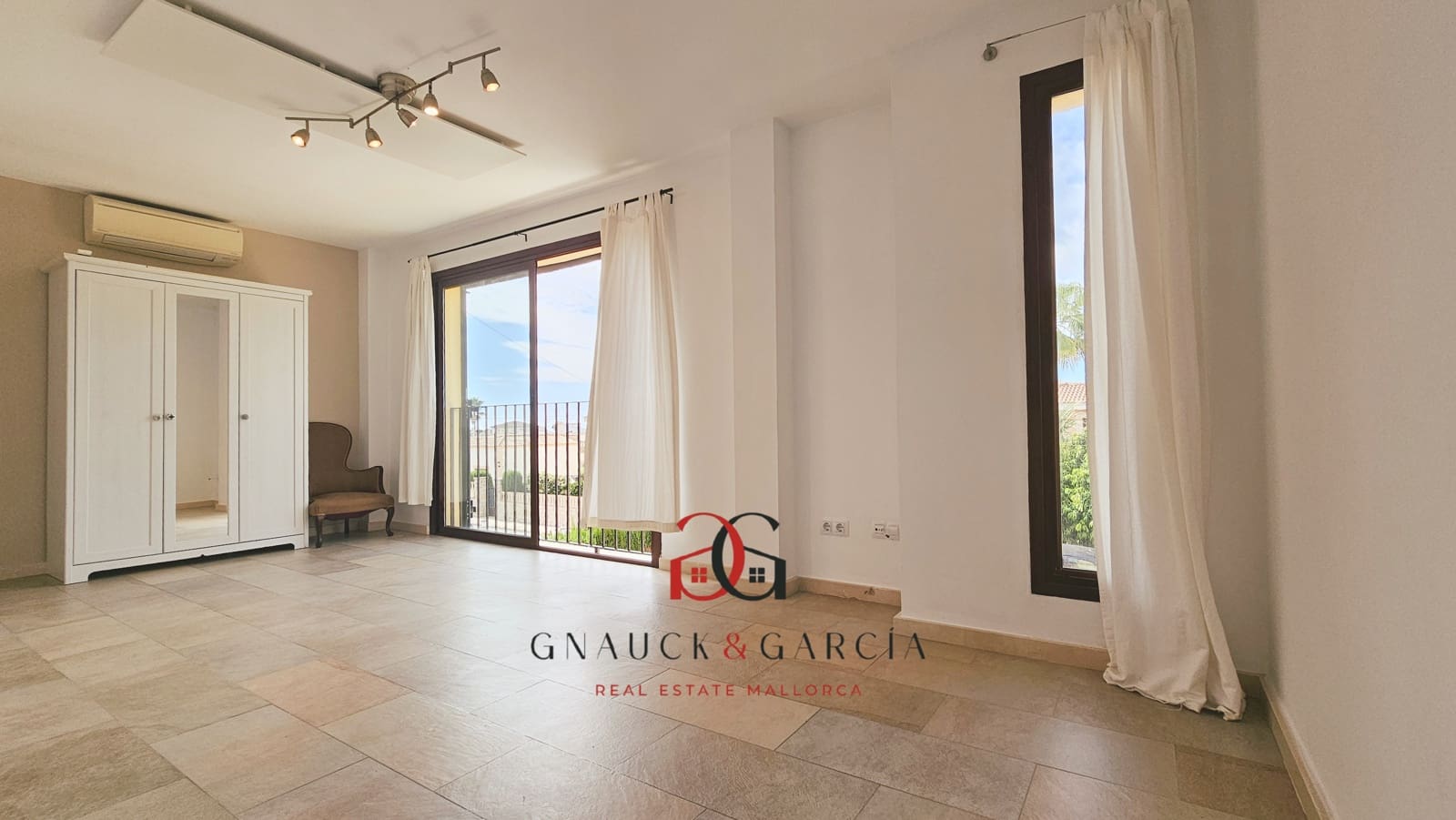 3 slaapkamer Halfvrijstaande villa te koop in Badia Blava met zwembad garage - € 849.000 (Ref: 9388651)