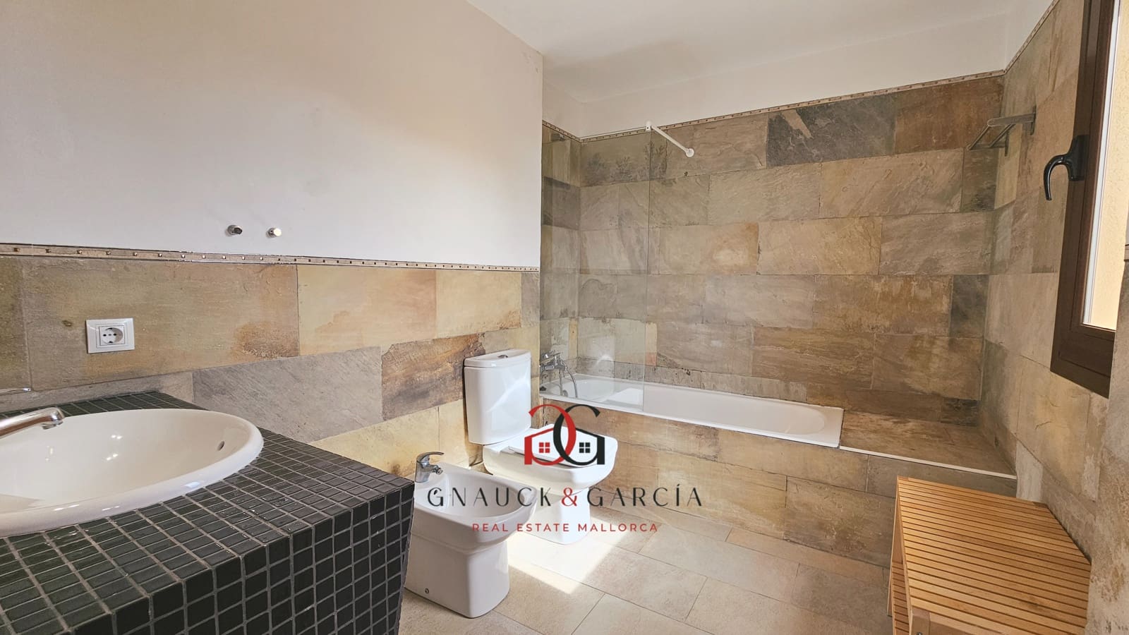 3 slaapkamer Halfvrijstaande villa te koop in Badia Blava met zwembad garage - € 849.000 (Ref: 9388651)