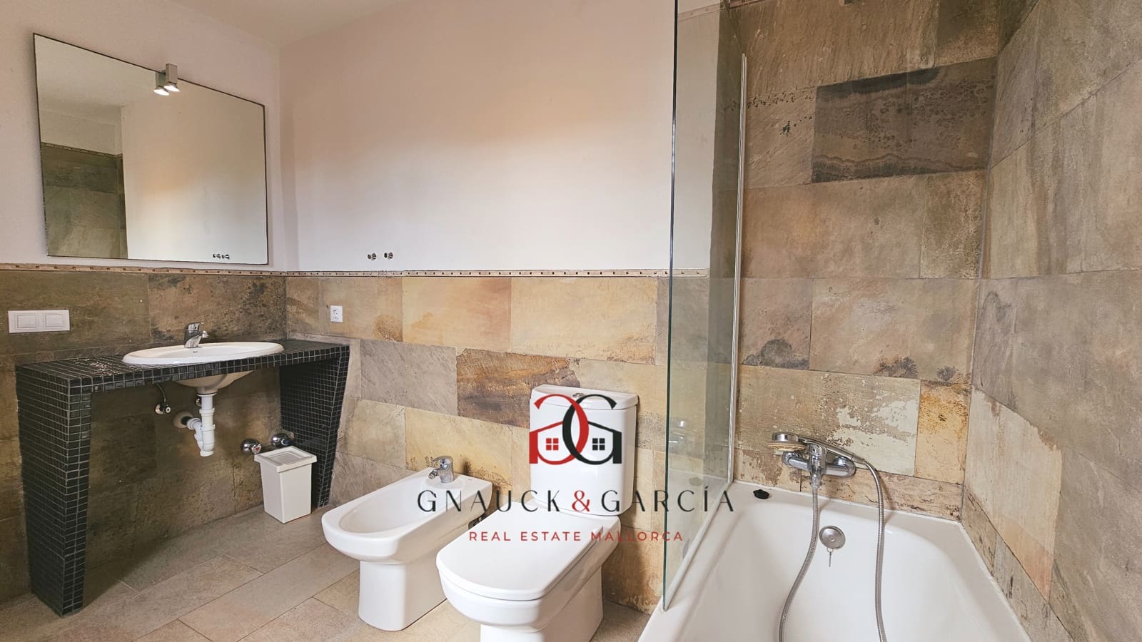 3 slaapkamer Halfvrijstaande villa te koop in Badia Blava met zwembad garage - € 849.000 (Ref: 9388651)