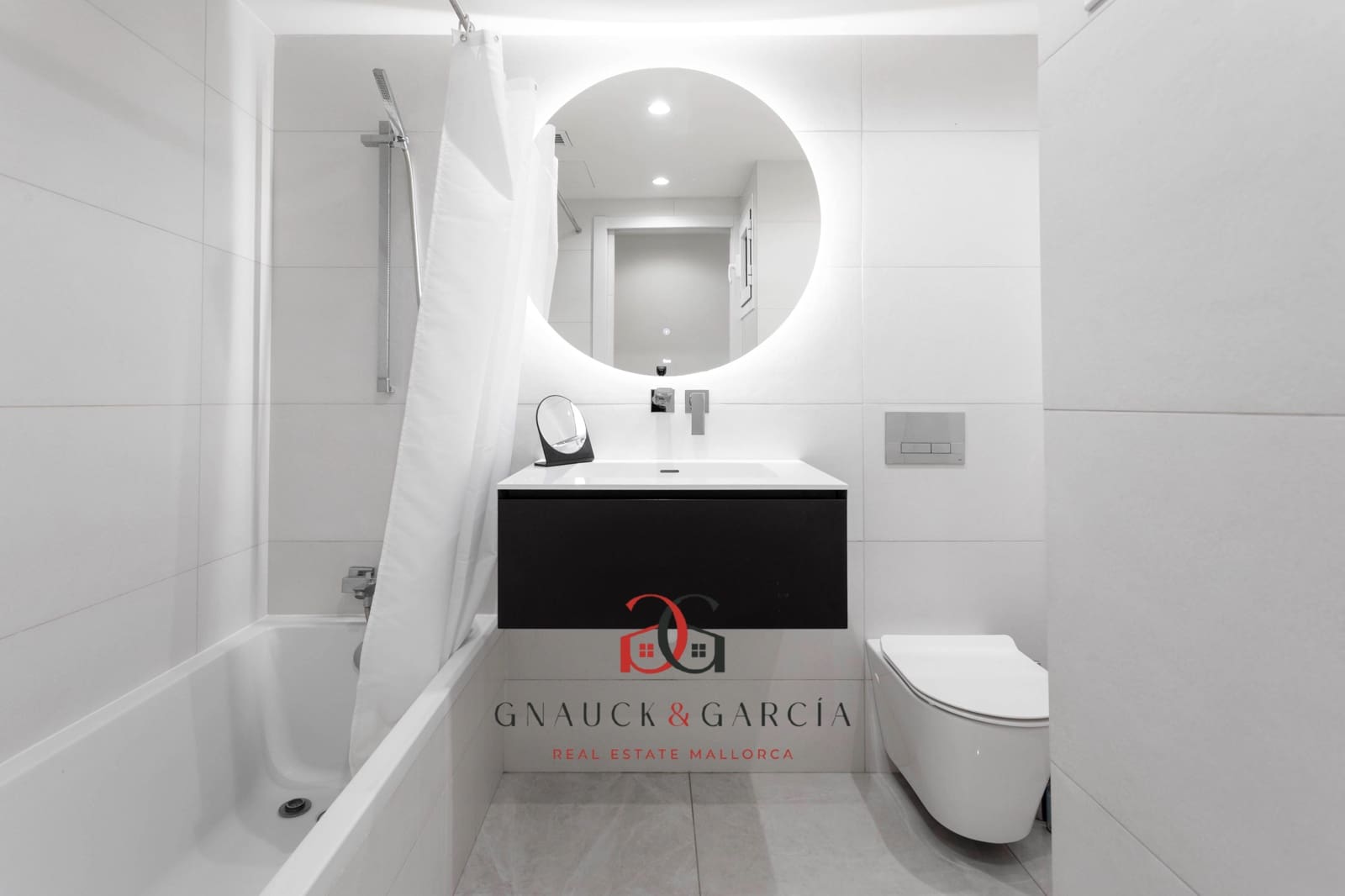 3 bedroom Apartment for sale in Palma de Mallorca - € 850,000 (Ref: 9410213)