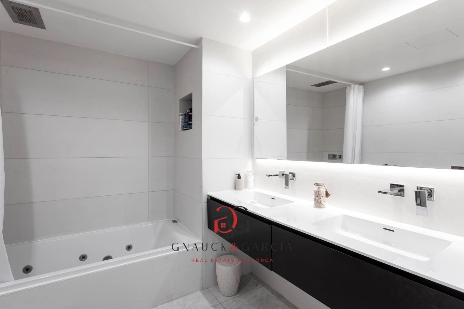 3 bedroom Apartment for sale in Palma de Mallorca - € 850,000 (Ref: 9410213)