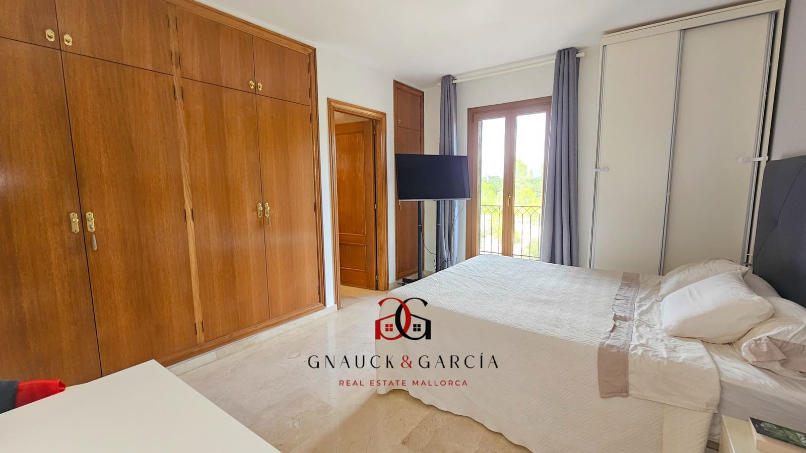 2 bedroom Apartment for sale in Palma de Mallorca with pool garage - € 695,000 (Ref: 9413114)