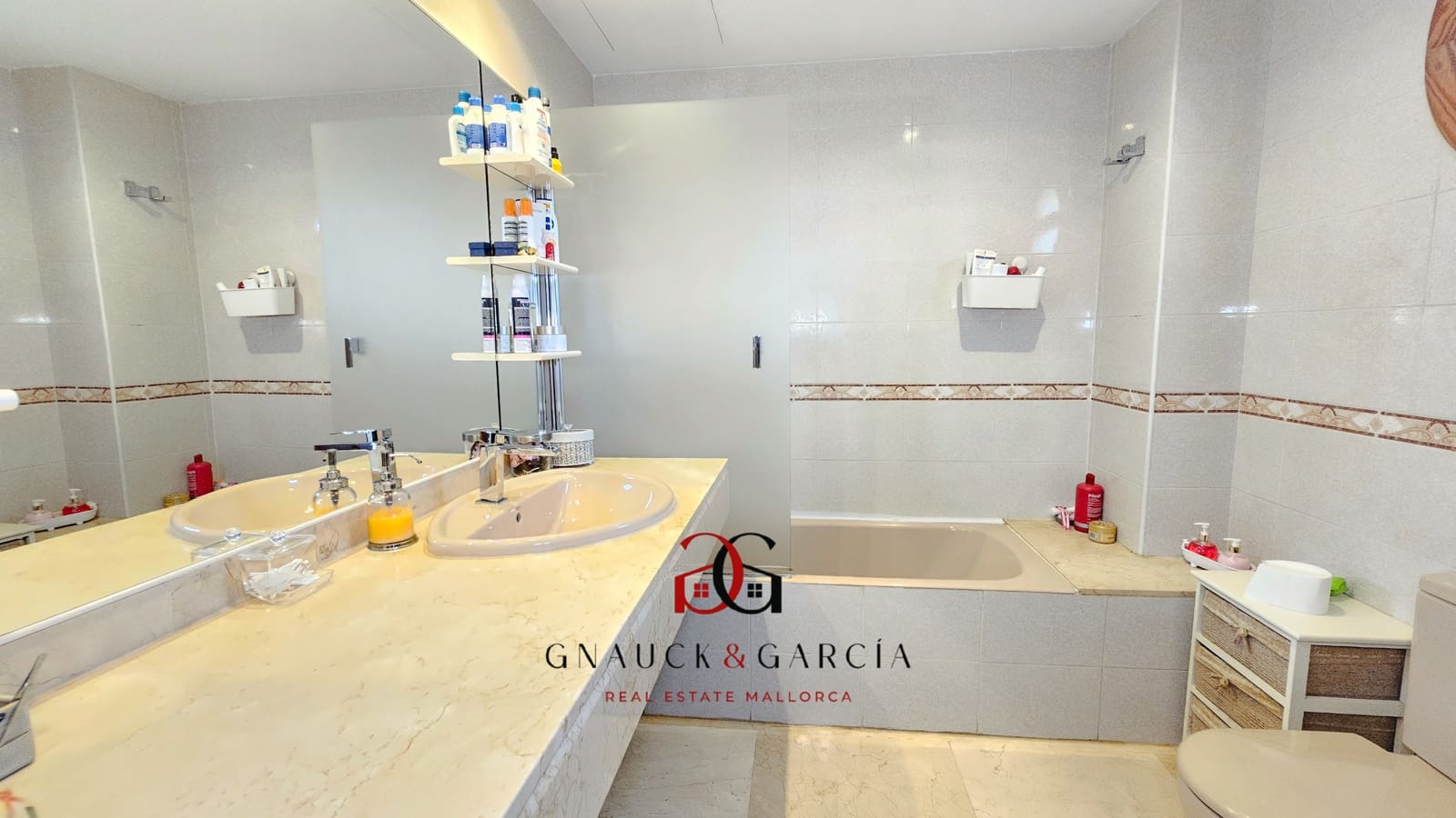 2 bedroom Apartment for sale in Palma de Mallorca with pool garage - € 695,000 (Ref: 9413114)