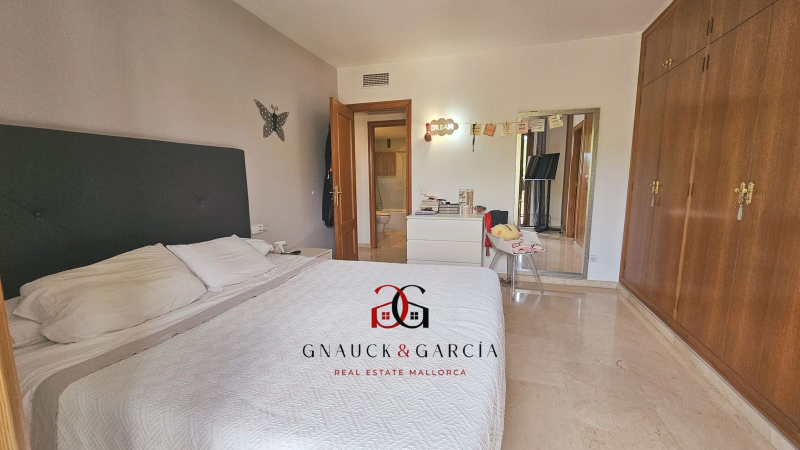 2 bedroom Apartment for sale in Palma de Mallorca with pool garage - € 695,000 (Ref: 9413114)