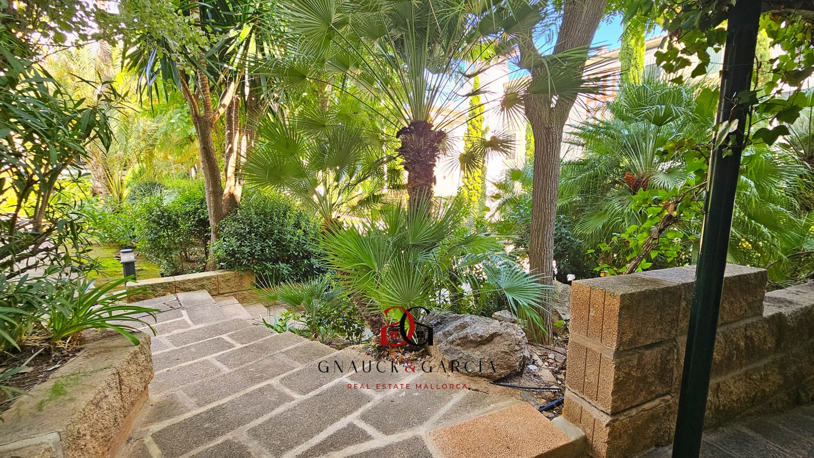 2 bedroom Apartment for sale in Palma de Mallorca with pool garage - € 695,000 (Ref: 9413114)