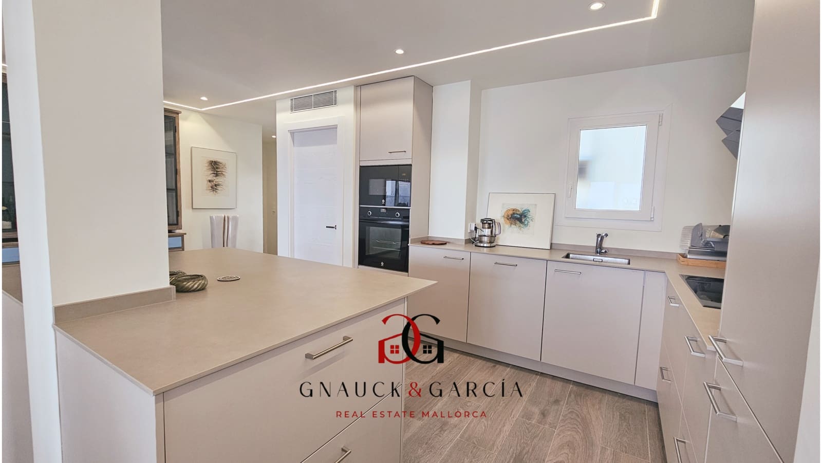 4 soveværelse Lejlighed til salg i Cala Mayor med garage - € 1.680.000 (Ref: 9415333)