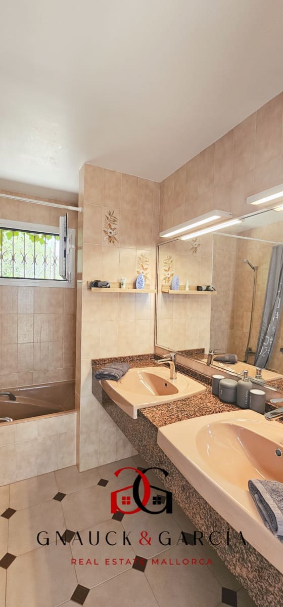 Chalet de 5 habitaciones en Badia Gran en venta con piscina garaje - 1.700.000 € (Ref: 9417638)