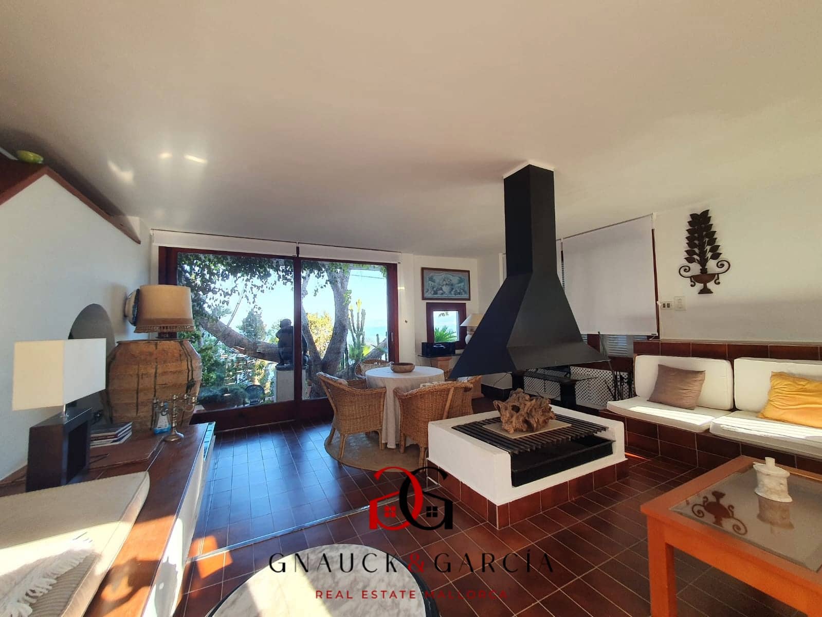 4 bedroom Villa for sale in Badia Blava with pool garage - € 3,350,000 (Ref: 9431980)