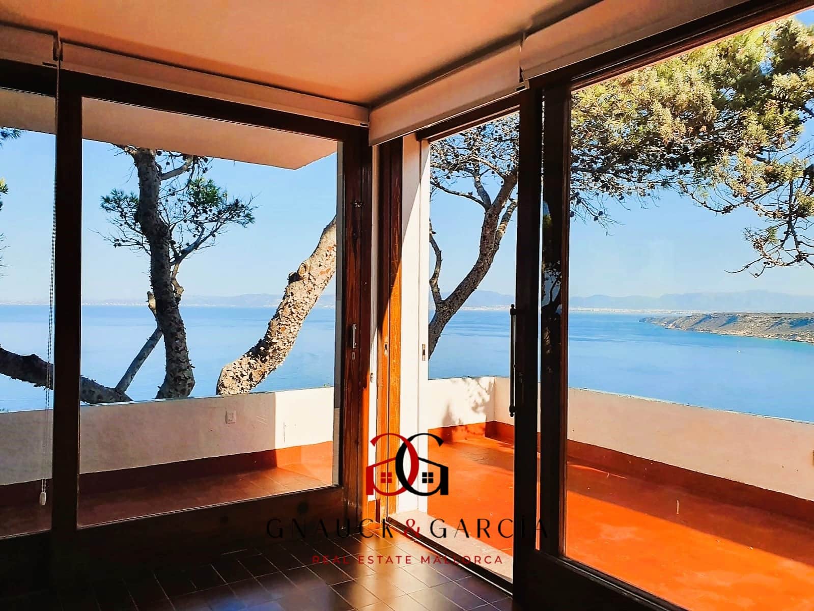 4 bedroom Villa for sale in Badia Blava with pool garage - € 3,350,000 (Ref: 9431980)