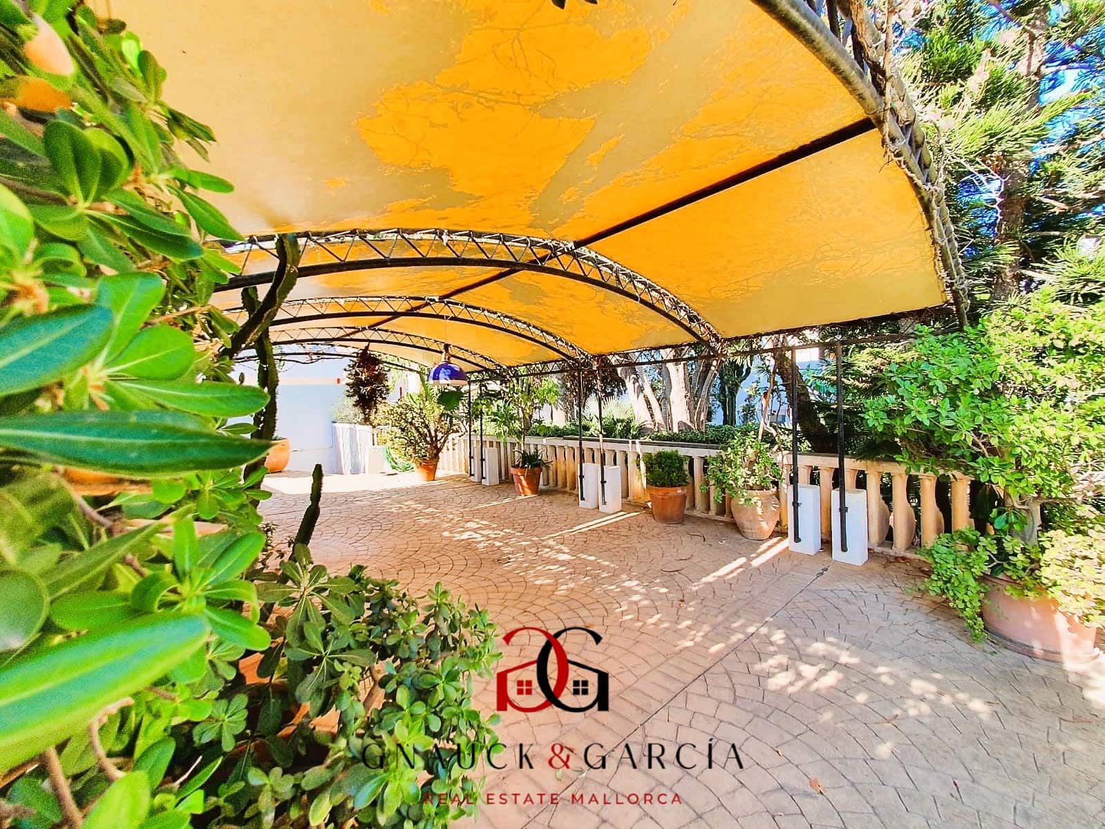 4 bedroom Villa for sale in Badia Blava with pool garage - € 3,350,000 (Ref: 9431980)