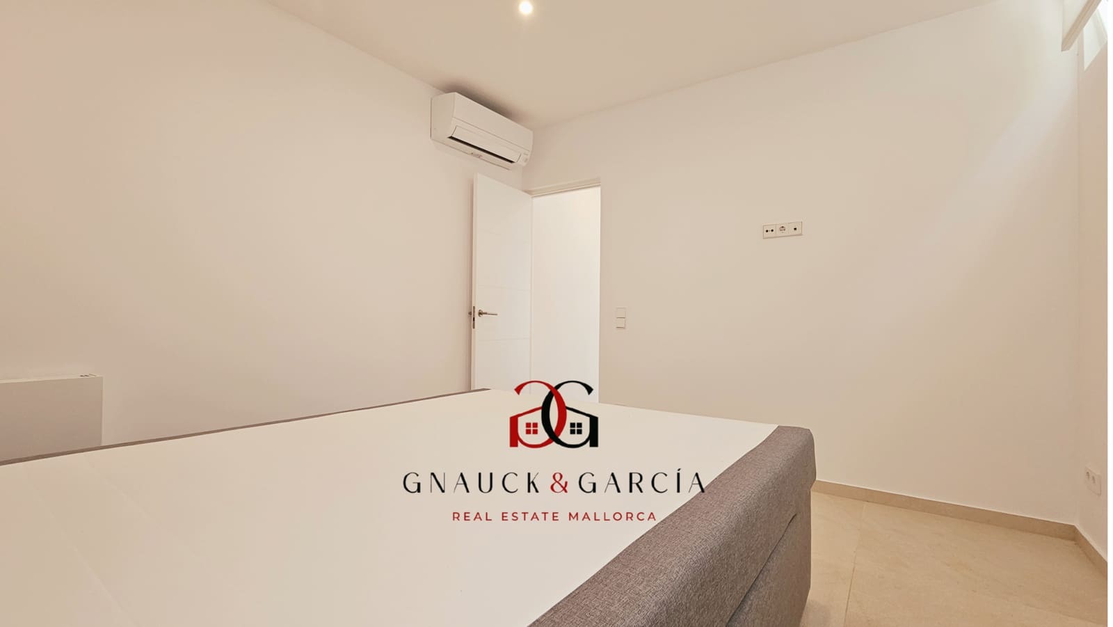 6 soverom Villa til salgs i Palmanova med svømmebasseng garasje - € 3 950 000 (Ref: 9436138)