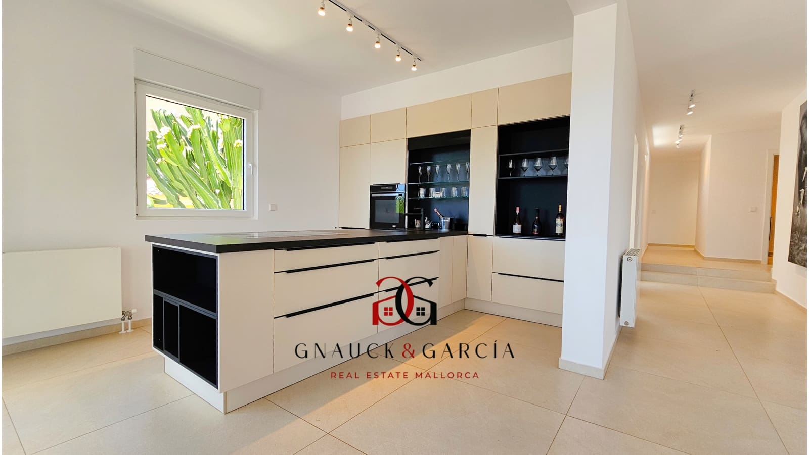 6 soverom Villa til salgs i Palmanova med svømmebasseng garasje - € 3 950 000 (Ref: 9436138)