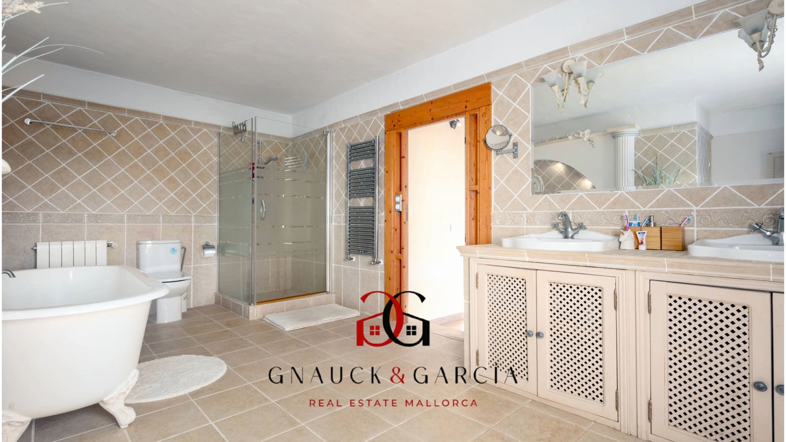 6 bedroom Finca/Country House for sale in Sencelles with pool garage - € 1,690,000 (Ref: 9473598)