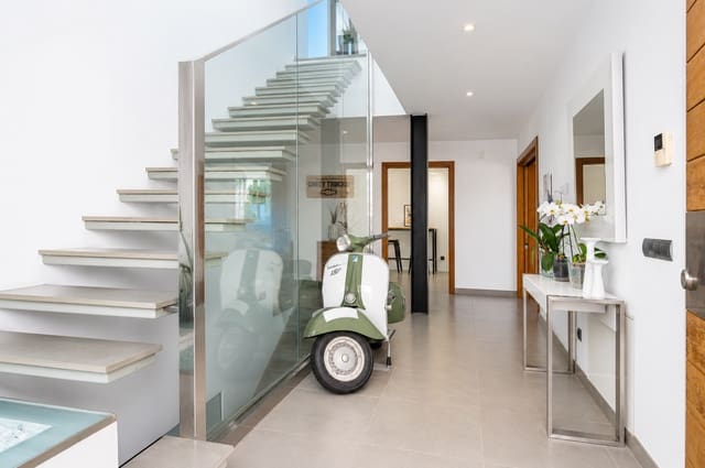 4 soverom Villa til salgs i Palma de Mallorca med svømmebasseng garasje - € 1 875 000 (Ref: 9863601)