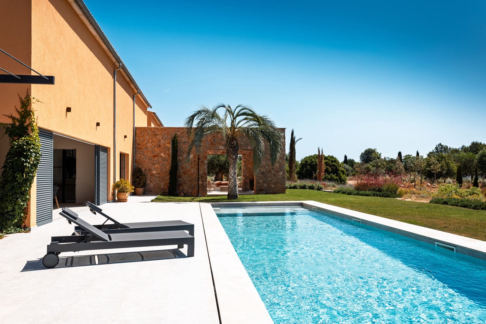4 bedroom Villa for sale in Santa Maria del Cami with pool garage - € 5,500,000 (Ref: 9883598)