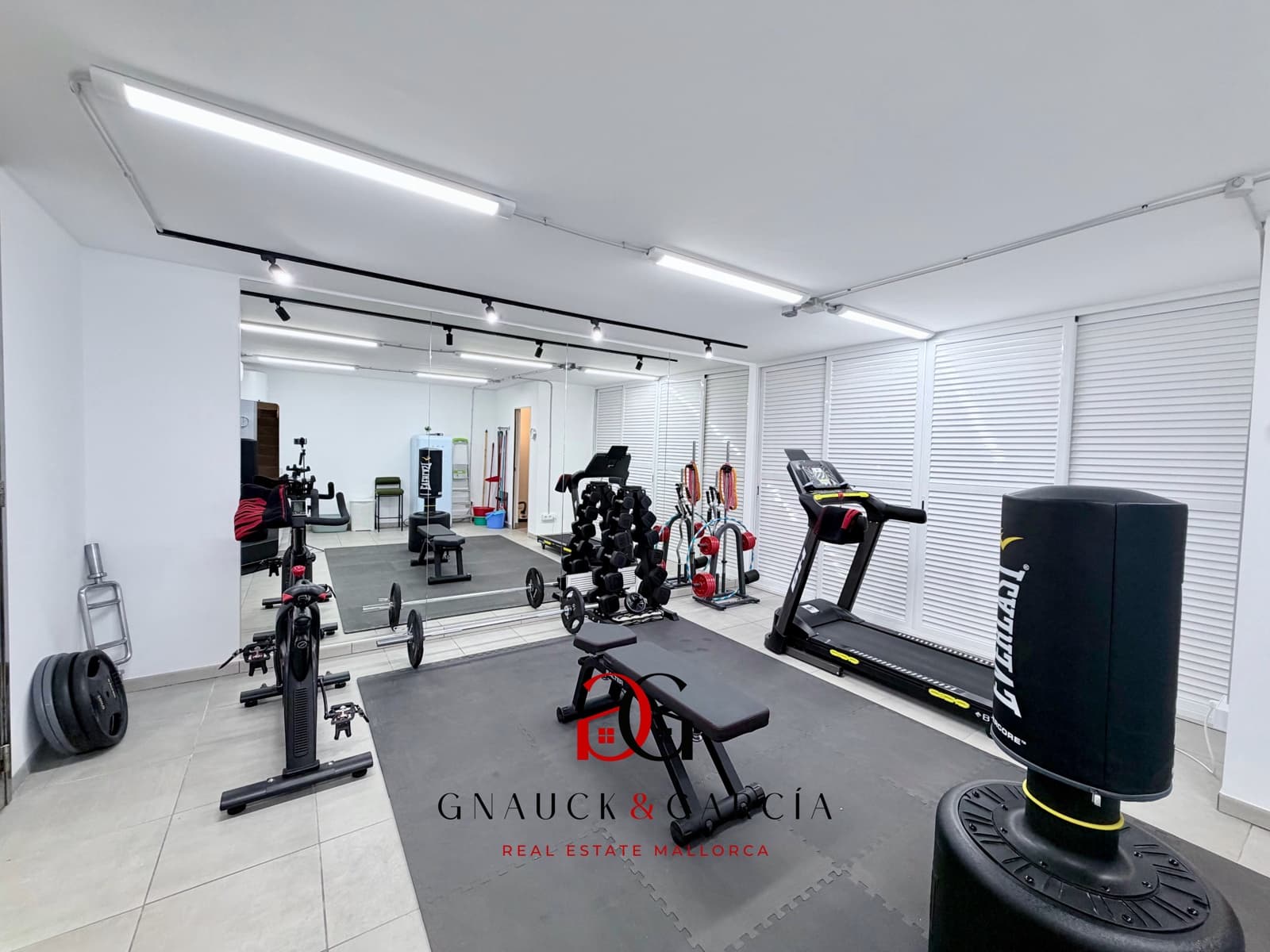 3 bedroom Villa for sale in Bellavista with pool garage - € 1,550,000 (Ref: 9961571)