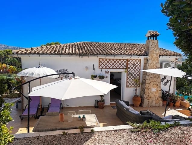 3 soverom Villa til salgs i Moraira, Teulada-Moraira med svømmebasseng garasje - € 699 000 (Ref: 10024472)
