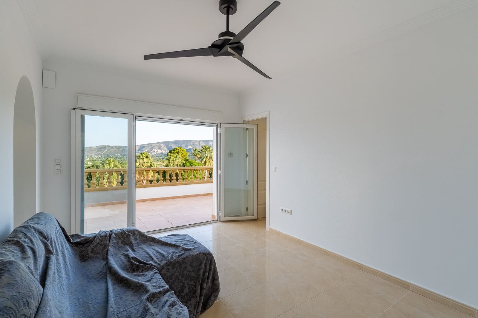 4 Zimmer Villa zu verkaufen in Beniarbeig mit Pool Garage - 850.000 € (Ref: 10059496)