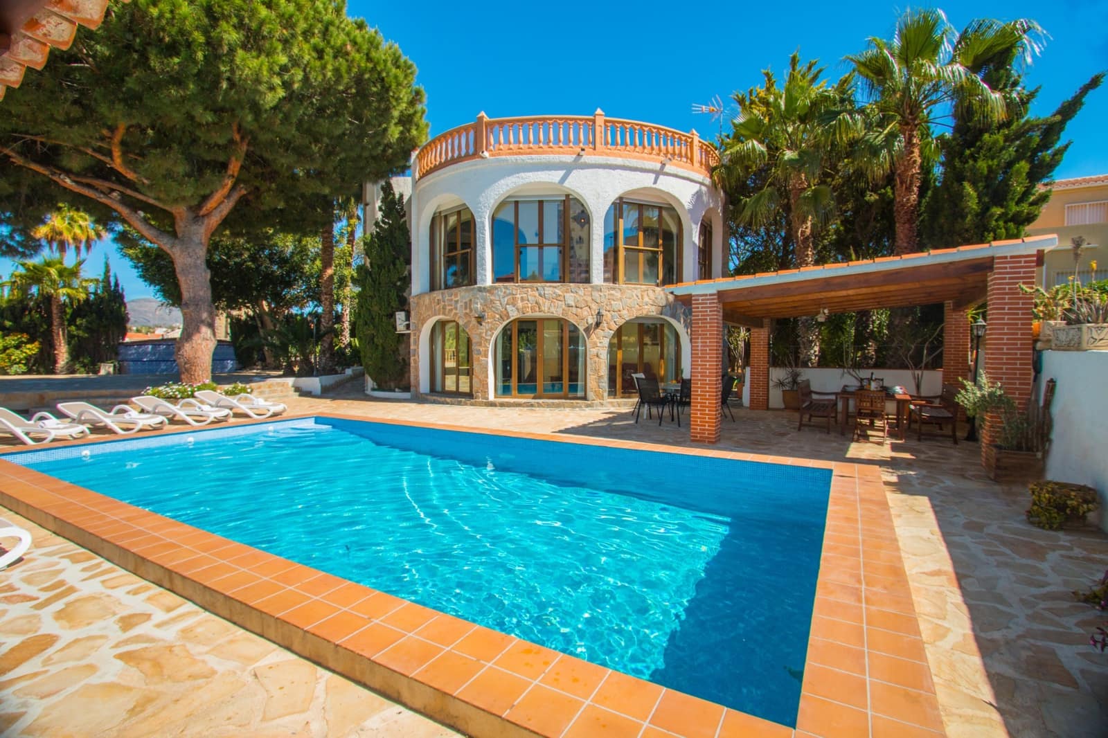 5 Zimmer Villa zu verkaufen in Calpe / Calp mit Pool - 790.000 € (Ref: 10098695)