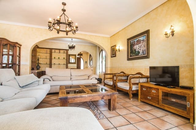 5 Zimmer Villa zu verkaufen in Calpe / Calp mit Pool - 790.000 € (Ref: 10098695)