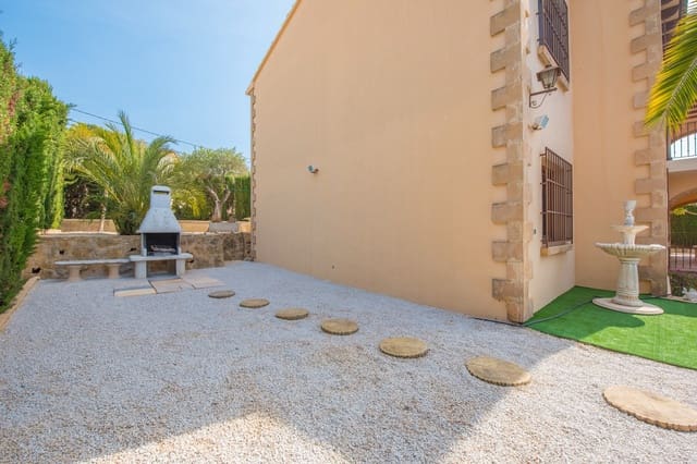 4 quarto Moradia para venda em Benissa com piscina - 954 000 € (Ref: 10098696)