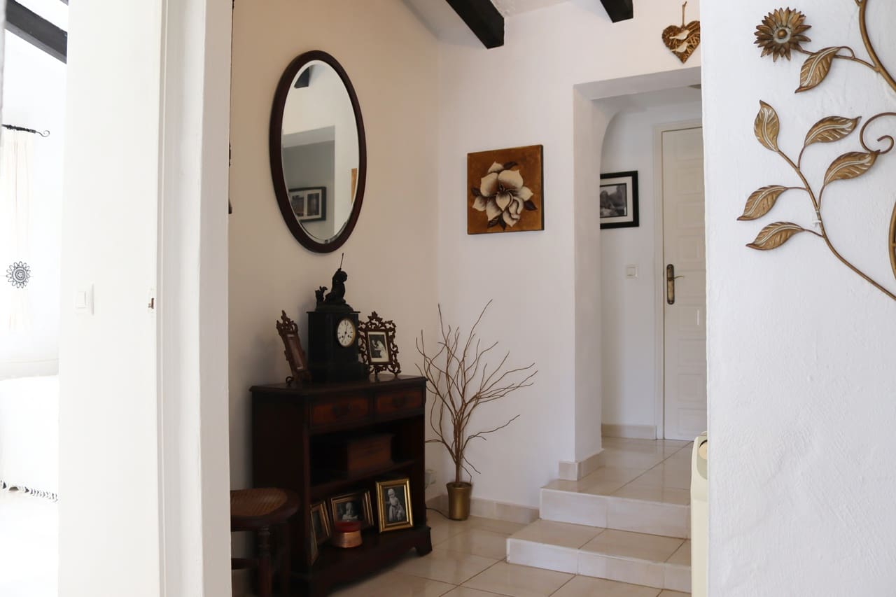 6 Zimmer Villa zu verkaufen in Orba mit Pool - 499.950 € (Ref: 10098698)